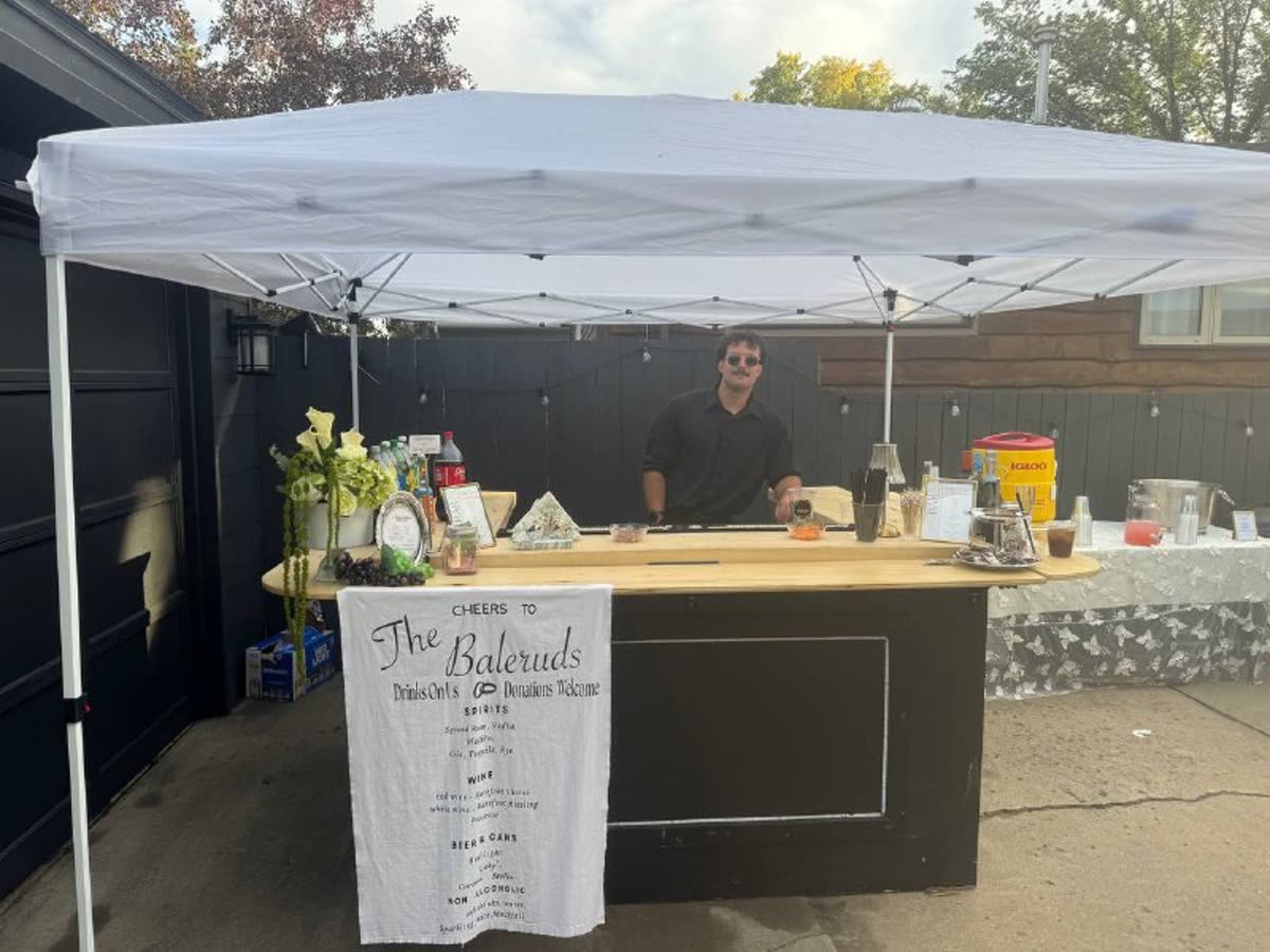 Cocktail Caravan bartender in service at a wedding